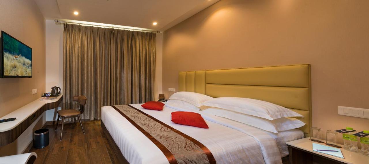 CR Grande by Wyt Hotels Madurai Eksteriør billede